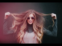 6 façons de lisser naturellement vos cheveux