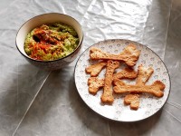 Apéro Halloween : houmous vert et crackers os