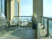 Balcon venté : 5 astuces brise-vent pour protéger les plantes