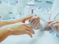 Beauté : comment avoir de beaux ongles sans vernis ?