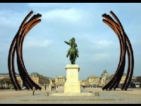 Bernar Venet à Versailles : des sculptures monumentales dans les jardins