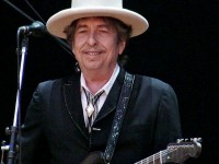 Bob Dylan : une courte biographie du poète nobélisé