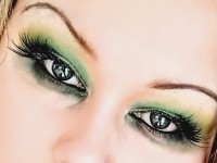 Brat make-up : le nouveau maquillage tendance en 5 questions