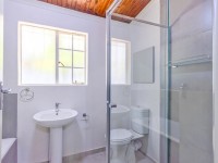 Cabine de douche : comment la nettoyer et enlever le calcaire ?