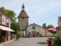 Charroux dans l'Allier : un des plus beaux villages de France