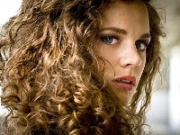 Cheveux bouclés : comment en prendre soin ?