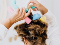 Coiffure : l'incroyable retour des bigoudis