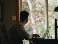 Confinement, couvre-feu et vaccin : quelles solutions avons-nous face au variant anglais ?