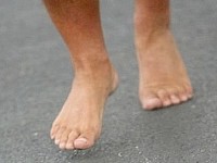 Courir pieds nus : c'est mieux ou pas ?