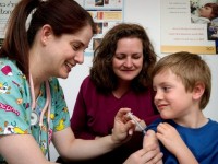 Covid : la vaccination des enfants est-elle envisagée en France ?