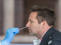 Covid-19 : faut-il se faire tester avant Noël ?