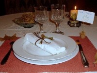 Décoration de table : une table en blanc et or pour les fêtes 