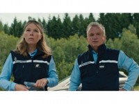 Des gens bien : une série à l'humour décapant sur Arte