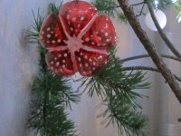 Faire des étoiles de Noël avec... des bouteilles en plastique