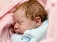 Faire dormir bébé dans son lit : conseils et astuces