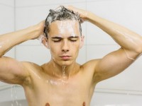 Hygiène en été : attention à ne pas trop vous laver !