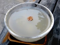 L'eau de riz pour la peau et les cheveux : une astuce beauté facile