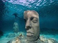 L'écomusée sous-marin de Cannes : les étonnantes sculptures immergées de Jason deCaires Taylor