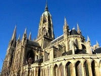 La cathédrale de Bayeux : un chef-d'oeuvre d'architecture romane et gothique