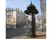 La colonne Morris : 5 faits insolites sur ce mobilier urbain