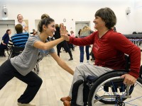 La danse en fauteuil roulant : un handisport qui fait valser les préjugés