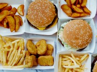 La fin des emballages jetables dans les fast-foods en 7 questions