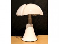 La lampe Pipistrello : 5 choses à savoir sur cette icône du design