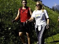 La marche nordique : le nouveau sport santé