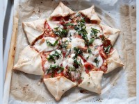 La pizza étoile tomate mozzarella : une recette ludique