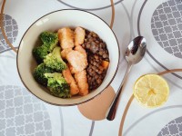 Le bowl aux lentilles vertes et au saumon mi-cuit : une recette équilibrée