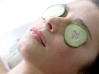 Le contour des yeux : des remèdes naturels contre les poches