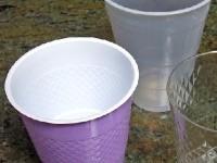 Le cup song est un phénomène musical utilisant comme instrument :