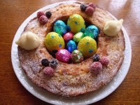 Le nid aux fruits rouges : un gâteau de Pâques