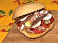 Le pan bagnat : la vraie recette niçoise