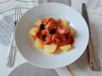 Le sauté de dinde à la tomate et aux olives : une recette provençale