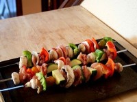 Les brochettes de poulet marinées : une recette pour le barbecue