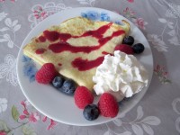 Les crêpes à la rose fruits rouges et chantilly : une recette facile