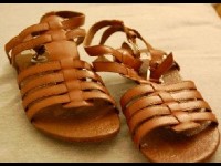 Les spartiates : le grand retour des sandales antiques 