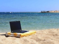 Les tracances : peut-on mélanger télétravail et vacances ?