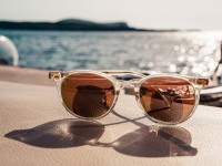 Lunettes de soleil : comment les choisir en fonction de son visage et bien plus encore