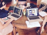 Méfiez-vous des utilisateurs de Zoom: voici comment les gens peuvent «zoomer» sur votre chat