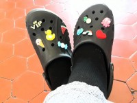 Mode : c'est quoi, la folie des Crocs Jibbitz ?