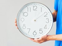 Dans l'après-midi, quelle heure correspond à un pic de vigilance ?