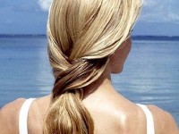 Protéger ses cheveux du soleil : conseils et astuces