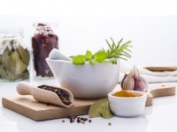 Régime sans sel : par quoi remplacer le sel ?