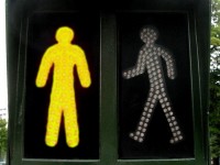 Sécurité routière : un nouveau feu jaune pour les piétons