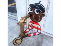 Tom Bob : le street artiste qui détourne le mobilier urbain