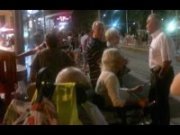 Tram à Nice :  lieu d'attente et d'incivilité