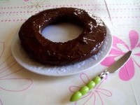 Un gâteau facile et son glaçage au chocolat