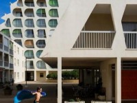 Urban utopias : des photos de villes singulières sur la Péniche Le Corbusier